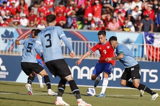 La Roja avanzó a las semis del fútbol en Santiag0 2023