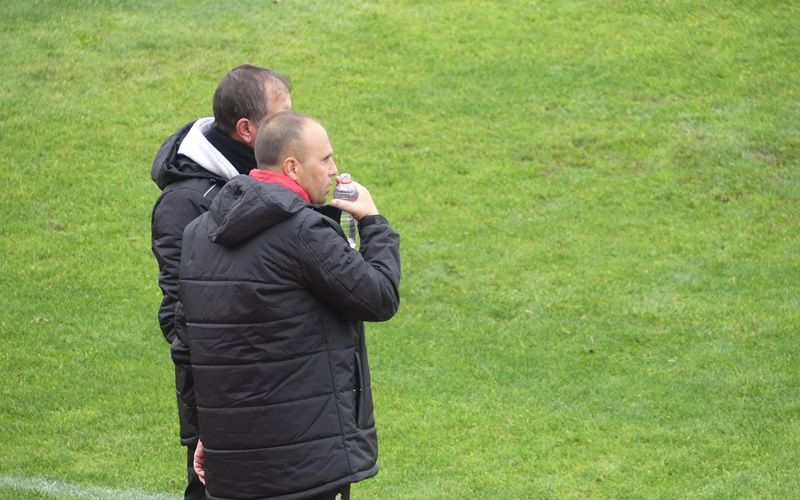 Cuando apenas van 2 fechas un equipo de Segunda División ya se quedó sin DT. Se trata de Santiago City, conjunto que había contratado al argentino Juan José Luvera para su temporada debut en el fútbol profesional. El otro equipo de la Primera B que quiso a Luvera para el 2024: Deportes La Serena. El argentino firmó, finalmente, en Rangers de Talca.