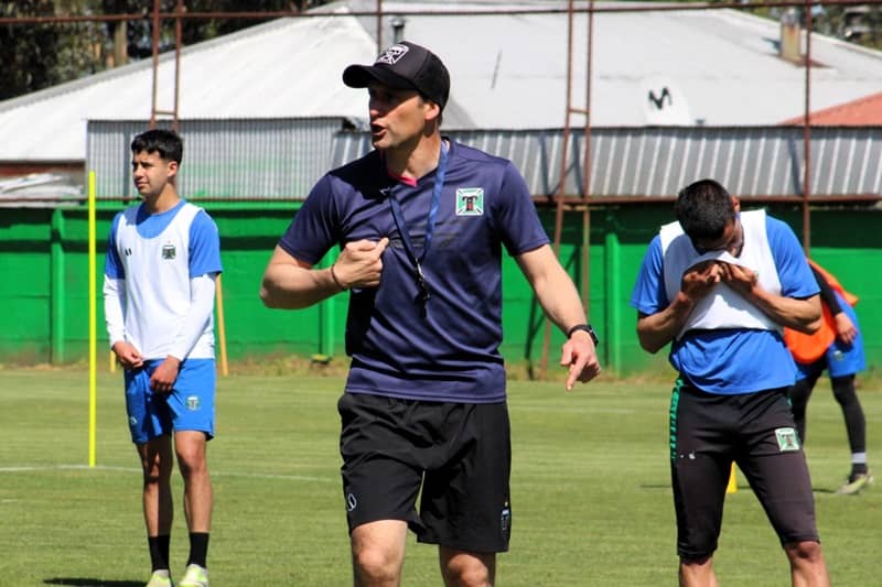 Deportes Temuco irá por un proceso: Román Cuello tiene contrato vigente con el "pije" para el 2024. 