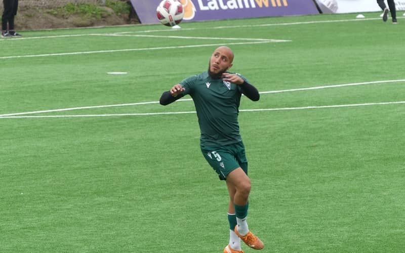 Siguen las despedidas en Santiago Wanderers: Se va Andrés Barboza El uruguayo Andrés Barboza continuará en Santiago Wanderers.