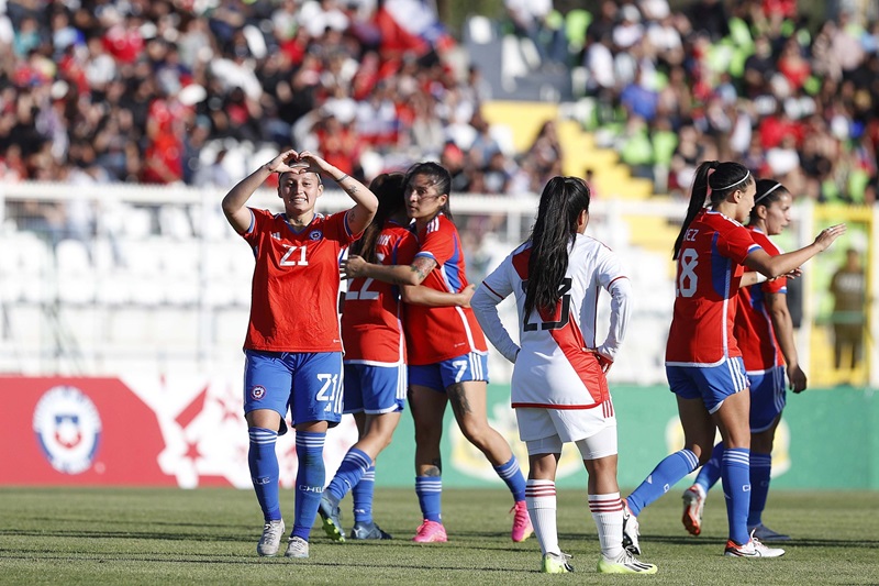 La Roja femenina cerró el año 2023 con una contundente actuación frente a su similar de Perú