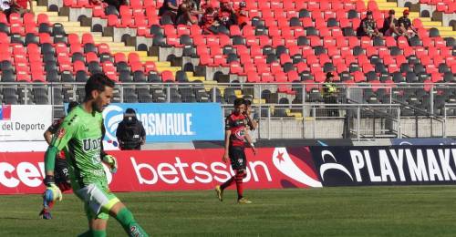 Universidad Católica tiene en carpeta a arquero de la Primera B tras grave lesión de su golero titular. El meta Thomas Guiller, llamado a ser titular este año en los cruzados, sufrió la rotura del tendón bíceps del codo izquierdo, lesión que lo llevó a pabellón y que lo tendrá al margen de las canchas por, al menos, tres meses. Deportes Santa Cruz ya tiene arquero para el 2024. Llega el golero Manuel García, ex Universidad de Concepción.