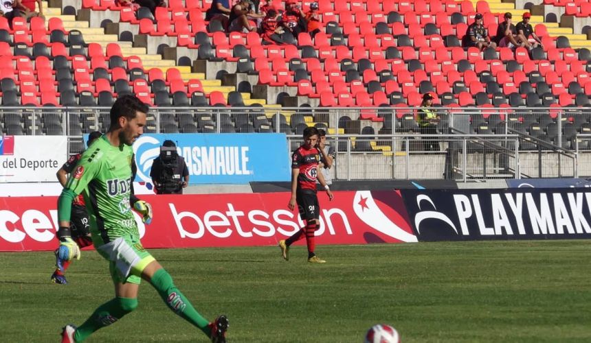 Universidad Católica tiene en carpeta a arquero de la Primera B tras grave lesión de su golero titular. El meta Thomas Guiller, llamado a ser titular este año en los cruzados, sufrió la rotura del tendón bíceps del codo izquierdo, lesión que lo llevó a pabellón y que lo tendrá al margen de las canchas por, al menos, tres meses. Deportes Santa Cruz ya tiene arquero para el 2024. Llega el golero Manuel García, ex Universidad de Concepción.