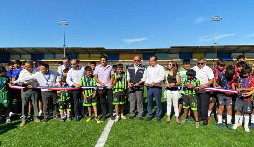 El estadio Rubén Marcos de Osorno cuenta con nueva superficie sintética.