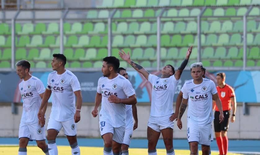 Deportes Santa Cruz conquistó un triunfo histórico vs Santiago Wanderers.