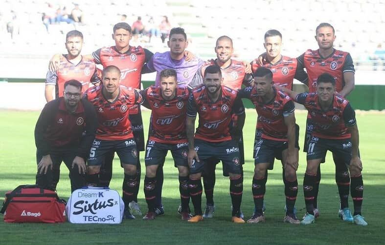Deportes Limache celebró un gol histórico en la Primera B.