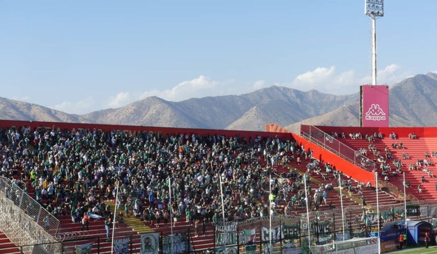 La hinchada de Santiago Wanderers fue sancionada con la prohibición de asistir al próximo partido como visita que deban enfrentar los caturros en el campeonato nacional de Primera B 2024.