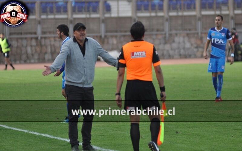 Luis Musrri, DT campeón en Primera B en el 2006 con Deportes Melipilla, sigue sin club este 2024.