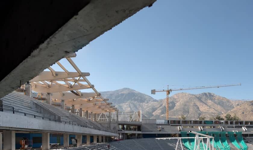 Uno de los estadios más importantes del fútbol chileno cambiará de nombre. San Carlos de Apoquindo, recinto perteneciente a Universidad Católica ya no tendrá tal denominación.