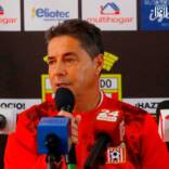 Curicó Unido presentó a su nuevo director técnico: Héctor Almandoz.