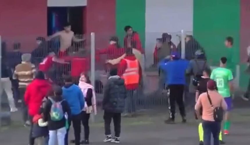 Un durísimo castigo recibió el DT de Comunal Cabrero tras descomunal pelea vs Deportes Valdivia.