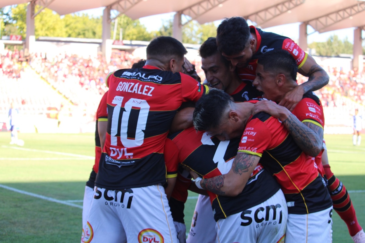 Rangers sufre por el estado de la cancha del Fiscal de Talca