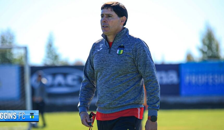O'Higgins de Rancagua encontró a su nuevo entrenador: Víctor Fuentes seguirá al mando de los celestes.