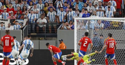 Claudio Bravo fue elegido como el mejor del partido de Chile vs Argentina