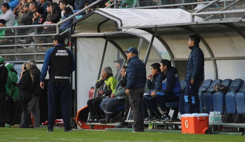 El ex cuerpo técnico de Deportes Antofagasta recurre a la justicia tras su despido.