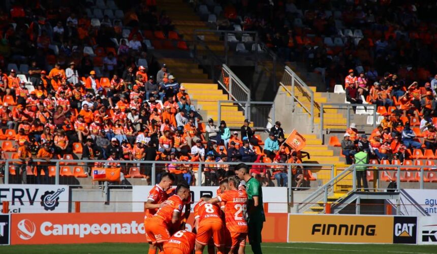 Los intimidantes carteles contra jugadores de Cobreloa.