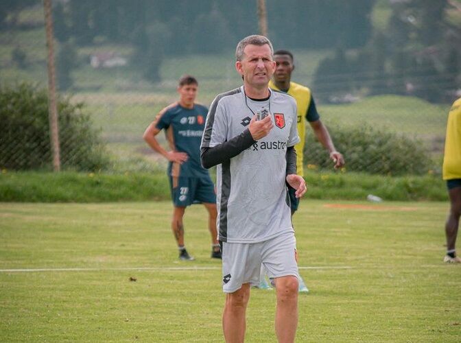 Tras papelón de elenco de Primera B ahora sí llega un técnico español al fútbol chileno: Igor Oca.