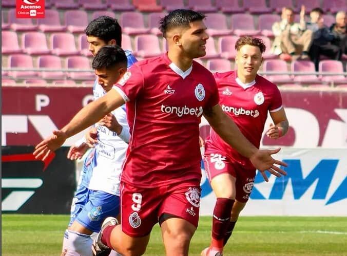 Deportes La Serena se escapa en la tabla de posiciones de Primera B