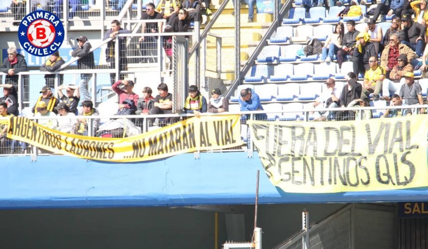 El lienzo que compartió la hinchada del Vial y que dice todo sobre la nefasta administración argentina