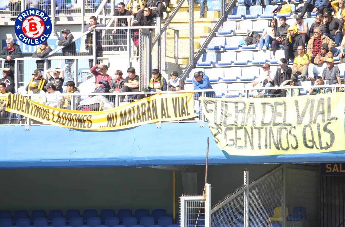 El lienzo que compartió la hinchada del Vial y que dice todo sobre la nefasta administración argentina