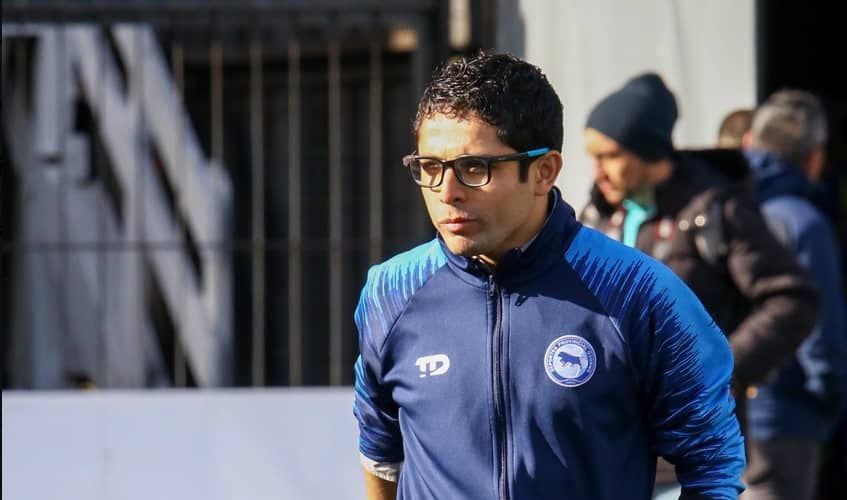 Ex técnico de Provincial Osorno apuntó a funcionario municipal por su salida del club.