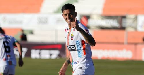 Dejó Santiago Wanderers y brilló en el debut en su nuevo equipo: Andrés Vilches clave en el triunfo de Cobresal sobre Cobreloa.