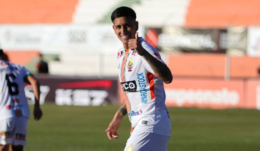 Dejó Santiago Wanderers y brilló en el debut en su nuevo equipo: Andrés Vilches clave en el triunfo de Cobresal sobre Cobreloa.