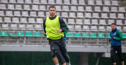 El goleador de Deportes Temuco está de regreso. Luis Acevedo entrena con normalidad en el "pije".