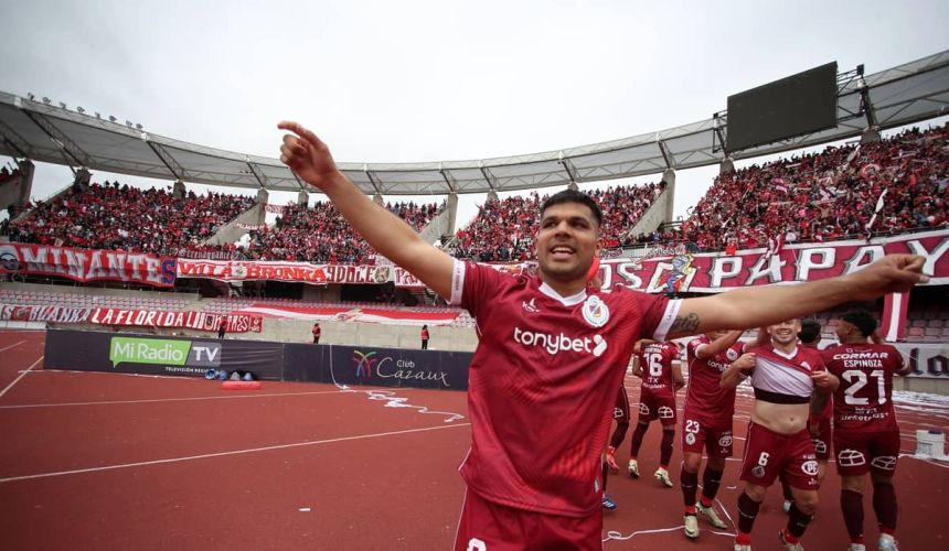 El goleador de Primera B es pura felicidad tras el ascenso de Deportes La Serena