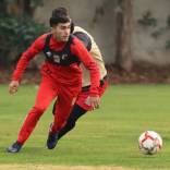 Un futbolista de la Primera B quedó en prisión preventiva por tráfico de drogas. El delantero de Curicó Unido Nicolás Barrios Rebeco deberá permanecer en prisión luego que la Corte de Apelaciones acogiera los argumentos de la Fiscalía de la Región del Maule.