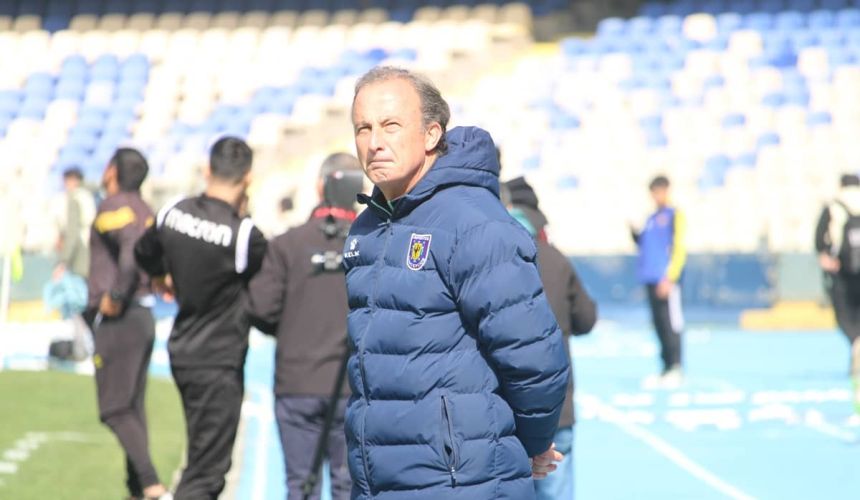 Manuel Suárez, director técnico de Deportes Concepción, descartó de plano que sienta presión en medio de la lucha por ascender a Primera B.