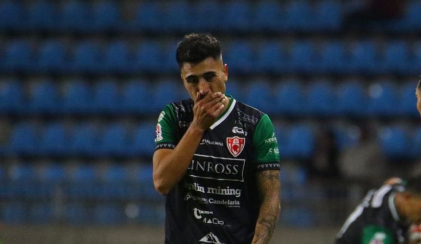 La Primera B 2025 tiene un nuevo integrante. Se consumó la tragedia futbolística de Deportes Copiapó. El cuadro nortino se inclinó por 5 a 3 en casa ante Everton, resultado que sumado al triunfo 2 a 0 de Huachipato sobre Audax Italiano, selló su regreso al fútbol de ascenso.