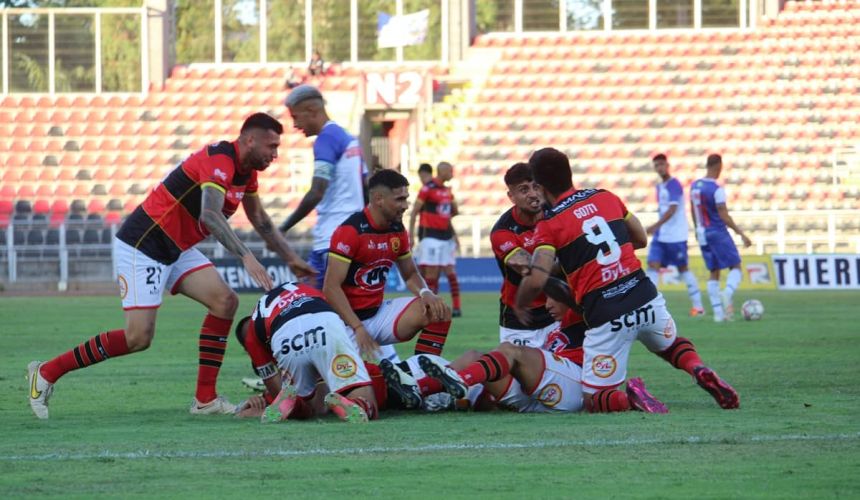 Un club de la Primera B sorprendió al lanzar su rama de básquetbol: Rangers de Talca.