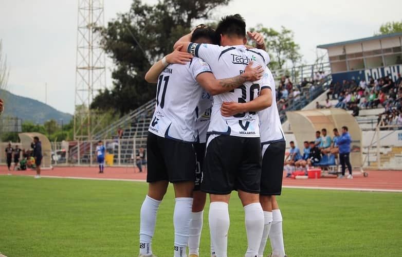 Los dos clubes que podrían ascender por secretaría a Segunda División: Colchagua y Colina.