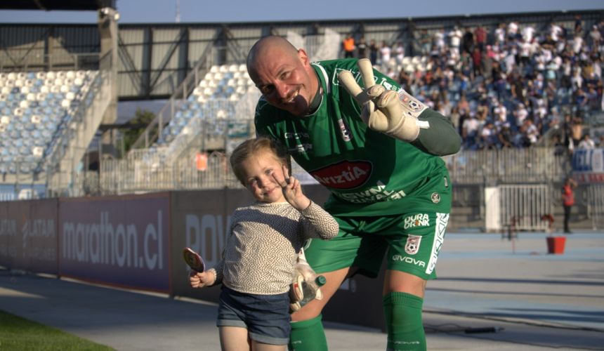 Darío Melo regresa a jugar en la Primera B. El arquero, campeón de Segunda División luego de un gran año con Deportes Melipilla, atajará en la categoría de ascenso en la próxima temporada, luego de confirmarse que continuará una temporada más en la tienda de los "Potros".