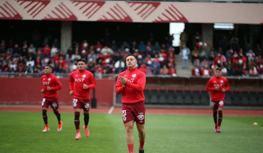 Destacado futbolista de Deportes La Serena estaría entre dos equipos de Primera División. Se trata de Diego Sanhueza.