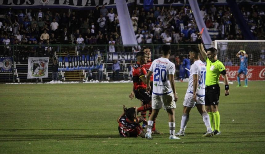 Rangers ya conoce el castigo para futbolista expulsado vs Santa Cruz: Mauro González recibió una fecha de sanción.