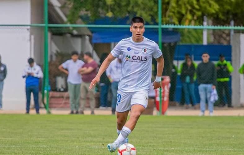 Ronald Guzmán, joven valor de Deportes Santa Cruz salta a Primera División