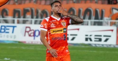 Continúa el éxodo de futbolistas en Cobreloa. Los naranjas deberán rearmar su plantel para competir en la Primera B de nuestro fútbol el 2025 y no contarán con el lateral izquierdo Yerko Águila, quien deja la institución tras dos temporadas vistiendo la casaquilla de los mineros.