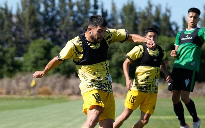 an Luis de Quillota y Santiago Wanderers se enfrentaron en amistoso de pretemporada. Ambos elencos se dieron cita en el complejo Manuel Arancibia de San Isidro, perteneciente a los canarios, para medir fuerzas como preparación para el exigente campeonato nacional de Primera B 2025.