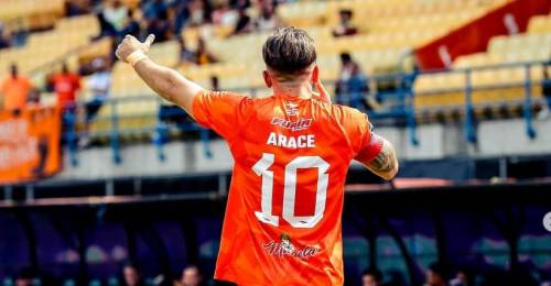 Cobreloa partió con todo el 2025 y anuncia un excelente fichaje para la Primera B. Tal como habían adelantado algunos comunicadores venezolanos, el delantero Rafael Arace llegó como flamante incorporación de los naranjas para el campeonato de ascenso.