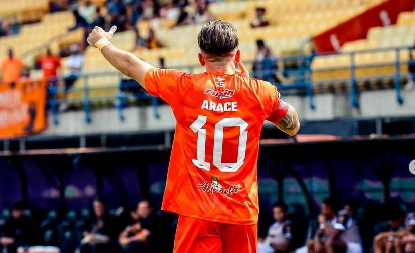 Cobreloa partió con todo el 2025 y anuncia un excelente fichaje para la Primera B. Tal como habían adelantado algunos comunicadores venezolanos, el delantero Rafael Arace llegó como flamante incorporación de los naranjas para el campeonato de ascenso.