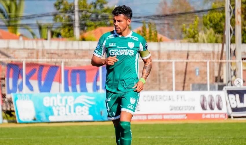 Un futbolista identificado con General Velásquez busca llegar a Deportes Santa Cruz. El zaguero central Manuel Olea está a prueba en la tienda unionista y busca el visto bueno del entrenador de los santacruzanos, Felipe Núñez.