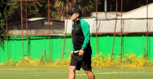 Dos o tres refuerzos espera Mario Salas para completar el plantel de Deportes Temuco. El "Comandante" tiene gran parte de su "arsenal" listo para ir a la pelea y luchar por el campeonato de Primera B pero aún le faltan 2 o tres "piezas de artillería" para completar todo su equipo.