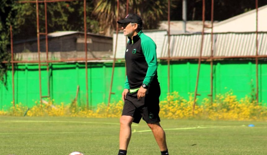 Dos o tres refuerzos espera Mario Salas para completar el plantel de Deportes Temuco. El "Comandante" tiene gran parte de su "arsenal" listo para ir a la pelea y luchar por el campeonato de Primera B pero aún le faltan 2 o tres "piezas de artillería" para completar todo su equipo.