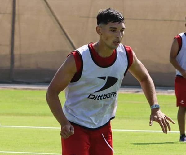 Deportes Puerto Montt se quedaría con un joven valor de San Marcos de Arica. El elenco albiverde estaría muy cerca de concretar el préstamo del volante por izquierda, de 23 años, Mauricio Arias. El zurdo, según adelantó DeportesArica.cl no estaría en los planes de Germán Cavalieri y ante esa situación, en PrimeraBChile indagamos sobre su posible nuevo equipo.