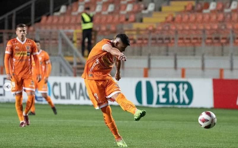 Un campeón con Deportes Temuco y Cobreloa llega al super reforzado San Luis. Tal como había trascendido ya hace algunos días, el cuadro de Quillota se quedó con los servicios del lateral izquierdo Yerko Águila, procedente de Cobreloa.