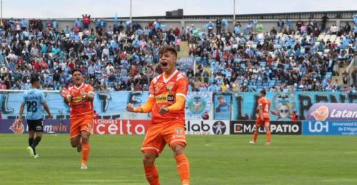 Cobreloa sigue esperando respuesta de Colo Colo por el caso de Tomás Roco. Los mineros vieron partir al jugador, formado en la cantera naranja al cacique, club del que esperan, llegue el pago de los derechos de formación del futbolista. Por ahora, nada de aquello ha acontecido.