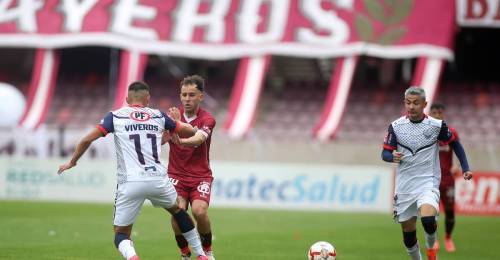 Erwin Durán no ve listo para ser titular en Primera División a figura del ascenso de Deportes La Serena. El director técnico granate fue consultado tras el partido vs Colo Colo por la suplencia de uruguayo Sebastián Gallegos, ocasión en la que dejó en claro que el charrúa no está, desde su perspectiva, al nivel que se requiere para comenzar desde el primer minuto en los granates.