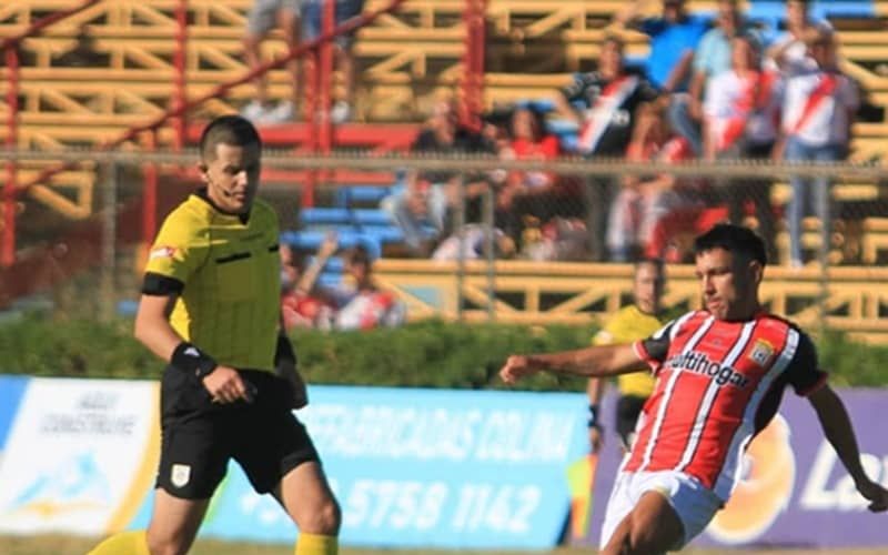 Curicó Unido sorprenderá con un fichaje de última hora. El cuadro albirrojo, de buen inicio en el campeonato de ascenso -suma cinco puntos y está invicto- logrará concretar una nueva contratación justo en la semana en que se cierra el libro de pases.